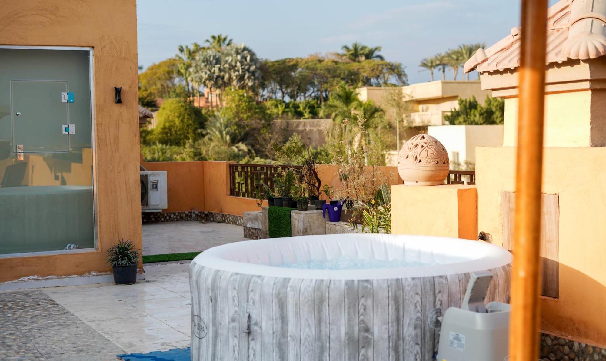 Boho Getaway With Pyramids View & Jacuzzi Apartment Giza Exterior photo