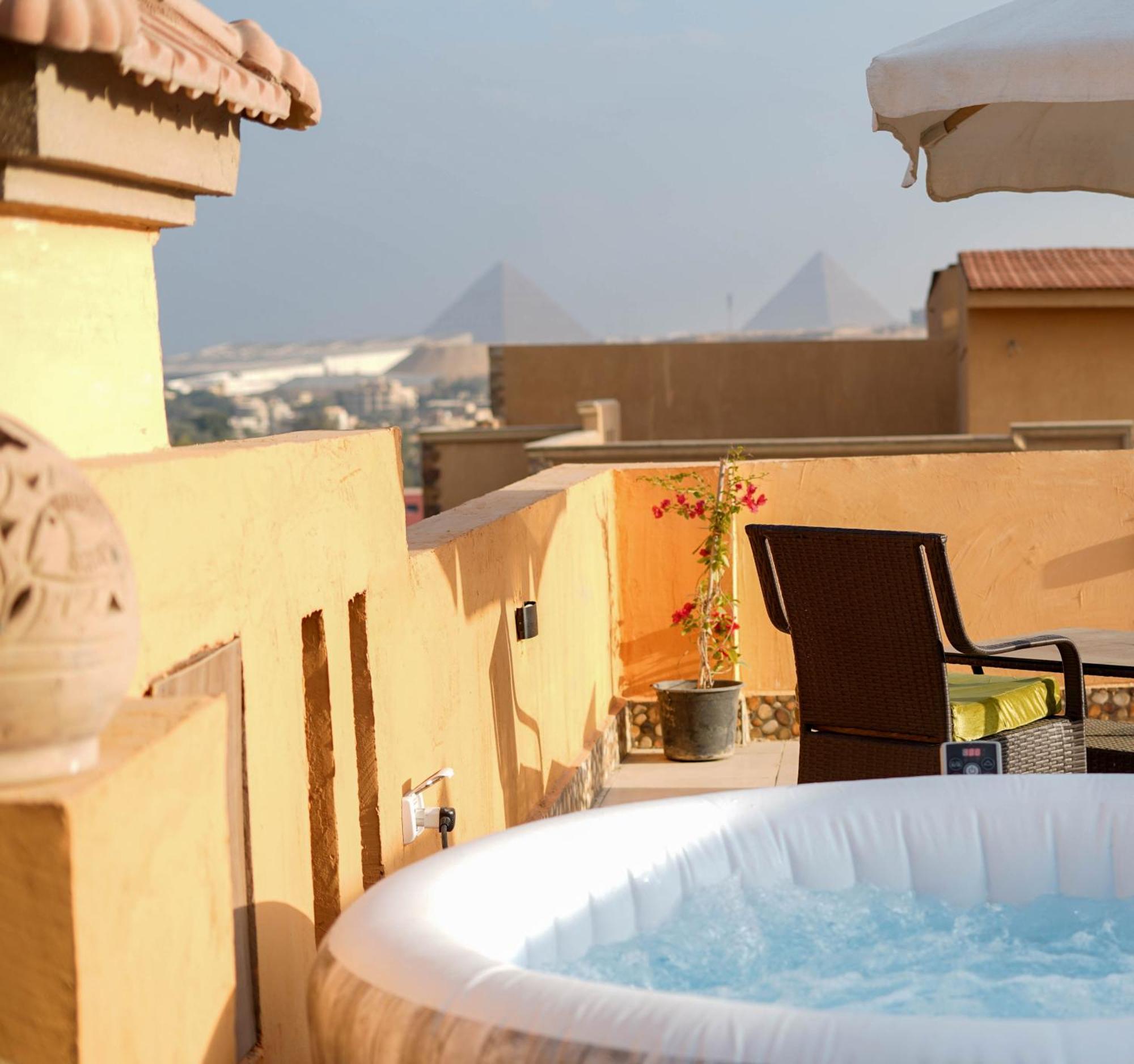 Boho Getaway With Pyramids View & Jacuzzi Apartment Giza Exterior photo