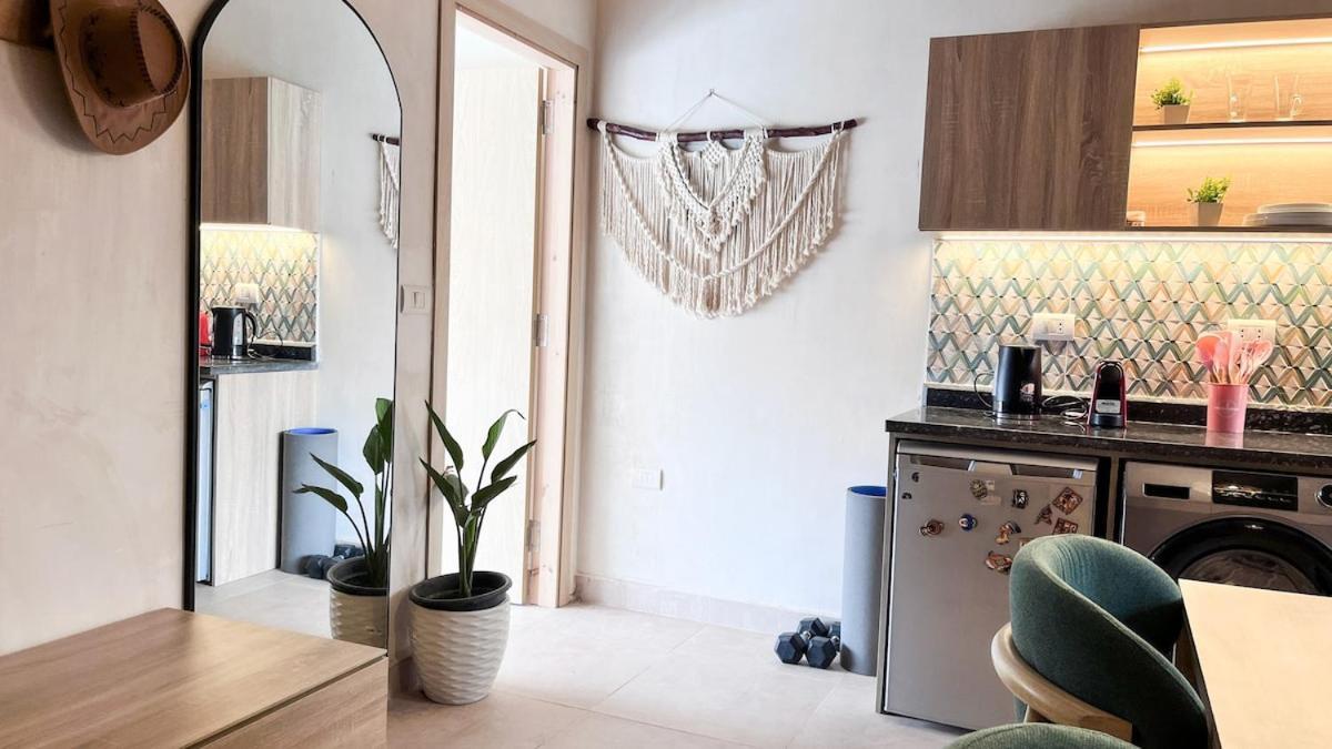 Boho Getaway With Pyramids View & Jacuzzi Apartment Giza Exterior photo